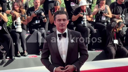Venezia 83, Orlando Bloom infiamma il red carpet per 'Bucking Fastard' Venezia 83, Orlando Bloom infiamma il red carpet per 'Bucking Fastard'