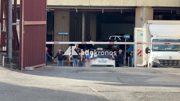 Attentato Ranucci, Lavitola lascia procura Roma dopo due ore da uscita secondaria Attentato Ranucci, Lavitola lascia procura Roma dopo due ore da uscita secondaria