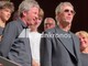 Venezia 83, trionfo per il doc sugli Oasis. E Liam Gallagher scherza con una fan con t-shirt dei Blur