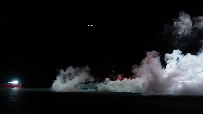 Nuova Tesla Roadster, ecco il volo della supercar di Musk