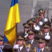 Ucraina, i soldati di Kiev sfilano nella parata di Parigi e Zelensky si commuove Ucraina, i soldati di Kiev sfilano nella parata di Parigi e Zelensky si commuove