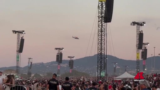Ultimo arriva in elicottero, prende il via concerto dell'anno Ultimo arriva in elicottero, prende il via concerto dell'anno