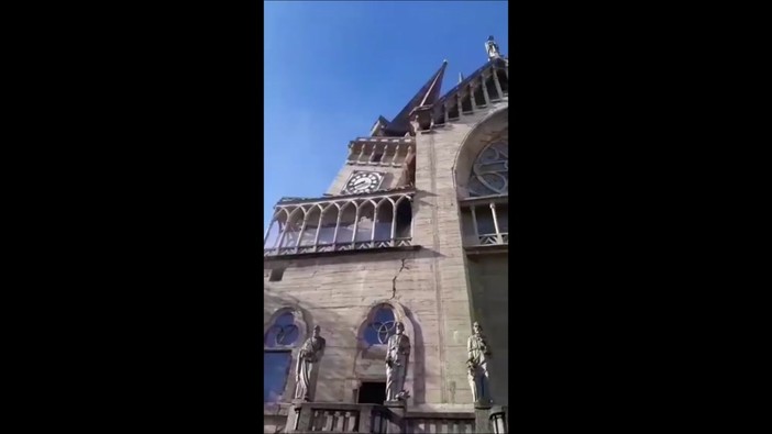 Terremoto in Colombia, crolla la cupola della cattedrale a Manizales Terremoto in Colombia, crolla la cupola della cattedrale a Manizales