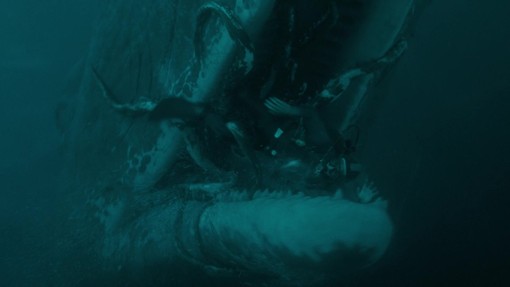 Whalefall: nella balena, il trailer del nuovo thriller con Brolin e Abrams