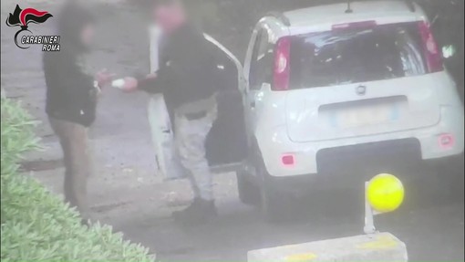 Droga nei doppi fondi delle auto e depositi in casa, a Roma maxi traffico con Sudamerica