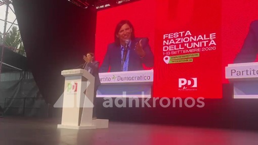 Elly Schlein chiude la festa dell'Unità: "C'è chi tifa per pareggio o governo tecnico, alleanza progressista batterà destra" Elly Schlein chiude la festa dell'Unità: "C'è chi tifa per pareggio o governo tecnico, alleanza progressista batterà destra"