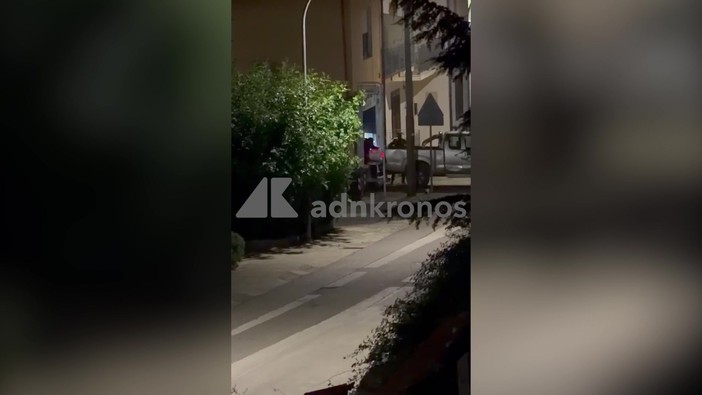 Assaltano un'armeria nel Cagliaritano, in un video le urla e gli spari nella notte Assaltano un'armeria nel Cagliaritano, in un video le urla e gli spari nella notte