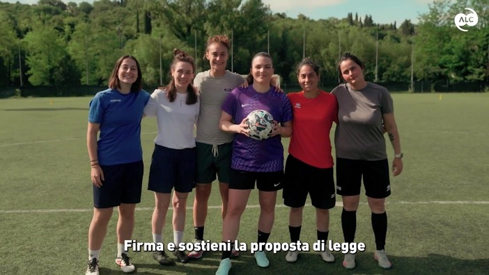 Fecondazione assistita per single, l'appello della calciatrice azzurra Alia Guagni Fecondazione assistita per single, l'appello della calciatrice azzurra Alia Guagni