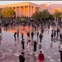 Gli studenti albanesi contro Edi Rama, violenti scontri a Tirana Gli studenti albanesi contro Edi Rama, violenti scontri a Tirana