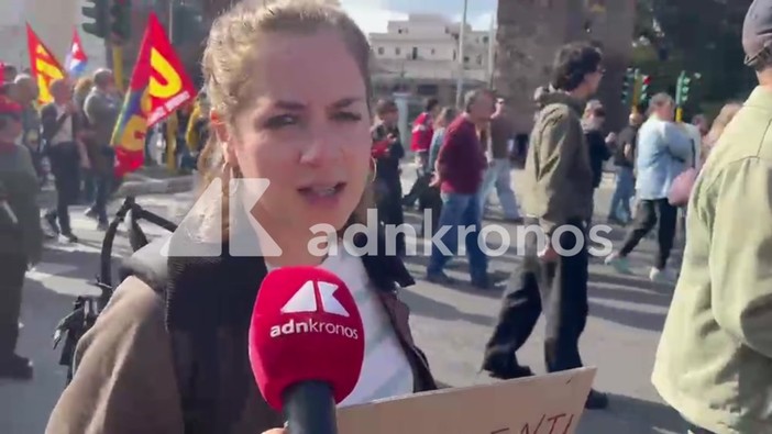 In corteo a Roma anche 'docenti furiosi': "Più fondi e nuovo sistema concorsi" In corteo a Roma anche 'docenti furiosi': "Più fondi e nuovo sistema concorsi"
