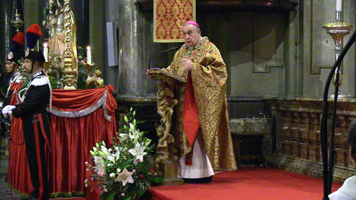 “Una vita appena sbocciata, indifesa, bussava alla porta del mondo per avere una casa e invece ha trovato miseria e violenza umana”, l'omelia del Vescovo Brambilla ai funerali del piccolo Leonardo