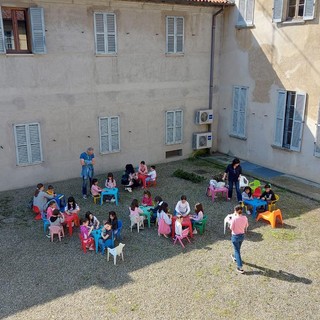 I bambini della “Collodi” in visita alla Biblioteca civica a Trecate