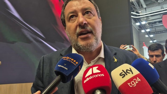 Manovra, Salvini: "Banche possono contribuire così come i big dell'energia" Manovra, Salvini: "Banche possono contribuire così come i big dell'energia"