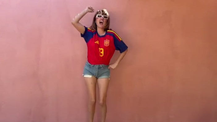 Mondiali, il ballo scatenato di Penelope Cruz per la vittoria della Spagna Mondiali, il ballo scatenato di Penelope Cruz per la vittoria della Spagna
