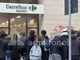 Guerriglia ancora a Milano, assaltato il Carrefour di via Torino