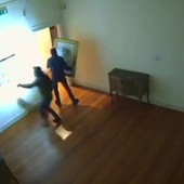 Quadri di Cezanne, Renoir e Matisse rubati a Parma, il video dei ladri in azione Quadri di Cezanne, Renoir e Matisse rubati a Parma, il video dei ladri in azione