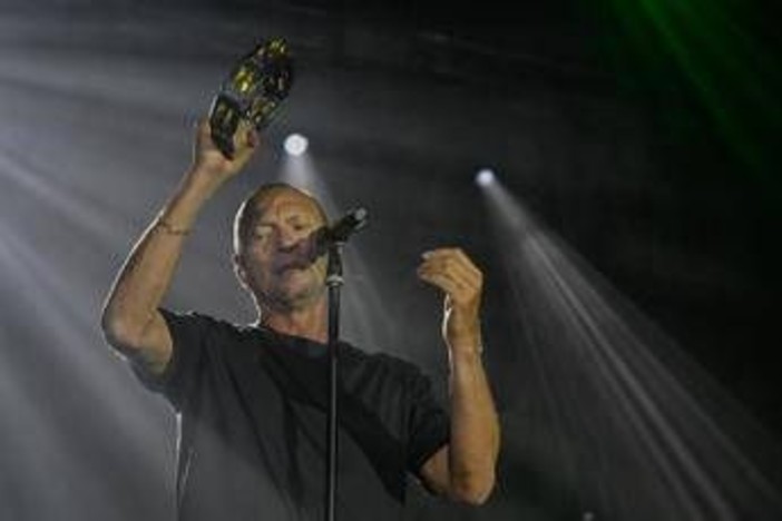 &quot;Biagio Antonacci al pronto soccorso per soffocamento&quot;. La smentita del cantante