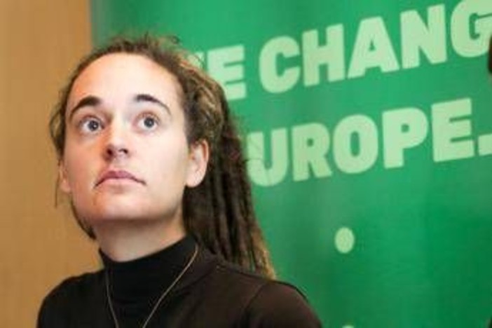 Ue, Carola Rackete si dimette da eurodeputata. Left: &quot;Ci mancherà&quot;