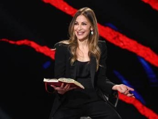 Belve torna in onda, Amanda Lear e Micaela Ramazzotti tra gli ospiti della puntata di domani