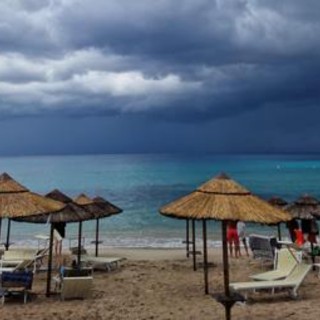 Stop al caldo record, arrivano temporali violenti e grandine: ecco dove colpiranno Stop al caldo record, arrivano temporali violenti e grandine: ecco dove colpiranno