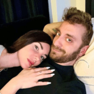 Stefano Corti e Bianca Atzei minacciati: &quot;Sanno dove viviamo, paura per la nostra famiglia&quot;