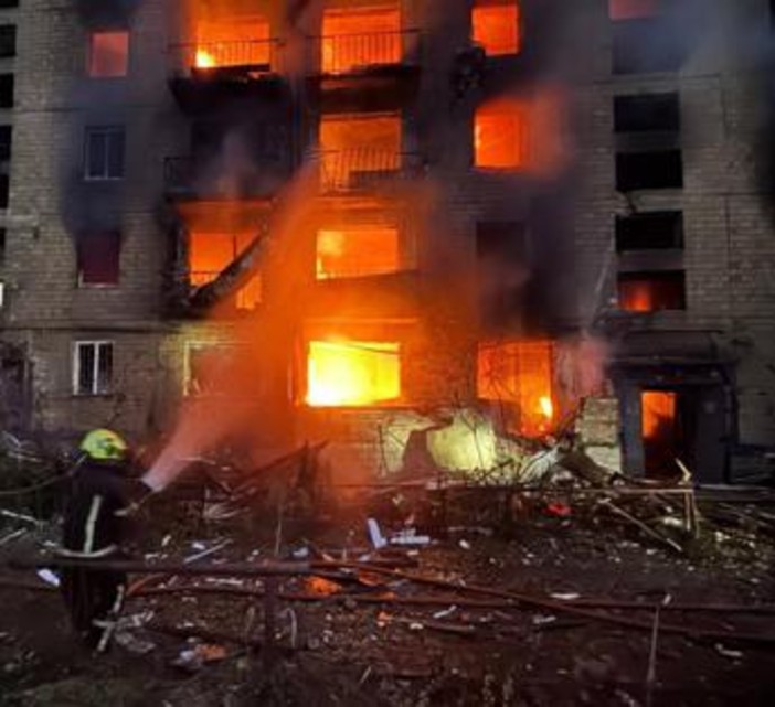 Ucraina, Russia attacca Kiev con missili e droni: 8 morti Ucraina, Russia attacca Kiev con missili e droni: 8 morti