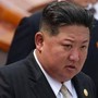 Kim e la stretta di mano al presidente del Parlamento sudcoreano, il racconto