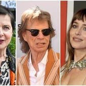 Stromboli, ordinanza vieta la musica: interrotto party con Mick Jagger, Dakota Johnson e Isabella Rossellini Stromboli, ordinanza vieta la musica: interrotto party con Mick Jagger, Dakota Johnson e Isabella Rossellini