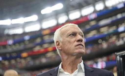 Francia, Deschamps (al capolinea) attacca l'arbitro: "È al livello di una semifinale dei Mondiali?" Francia, Deschamps (al capolinea) attacca l'arbitro: "È al livello di una semifinale dei Mondiali?"