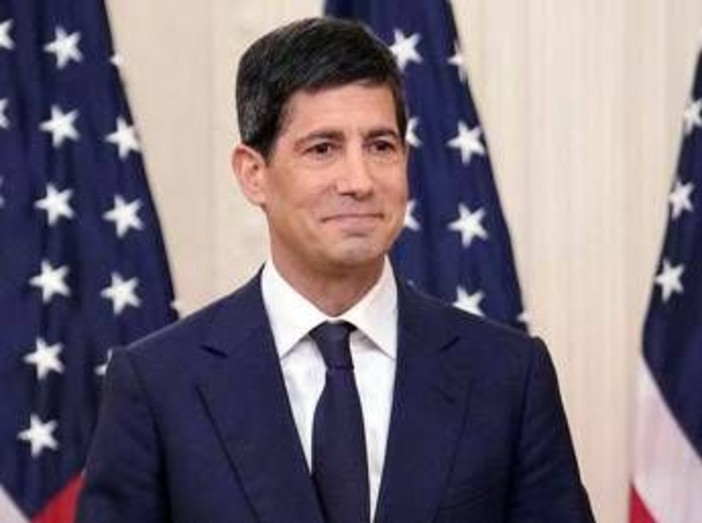 Fed rialza i tassi dello 0,25%. Warsh: "L'economia cresce ma l'inflazione è troppo alta"