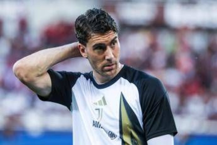 Juventus, Vlahovic e il rinnovo mancato: "Tante bugie, non giocavo solo perché in scadenza..." Juventus, Vlahovic e il rinnovo mancato: "Tante bugie, non giocavo solo perché in scadenza..."