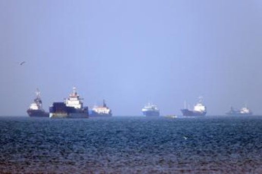 Iran, Usa abbattono droni iraniani a Hormuz. Teheran: "Accordo mai così vicino" Iran, Usa abbattono droni iraniani a Hormuz. Teheran: "Accordo mai così vicino"