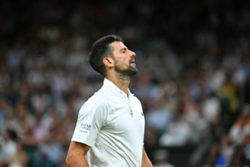 Wimbledon, Djokovic litiga con il suo angolo: "State calmi" Wimbledon, Djokovic litiga con il suo angolo: "State calmi"