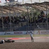Aprilia, scintille tra Bezzecchi e Fernandez: dalle polemiche al duello in pista poi Bez si prende la vittoria Aprilia, scintille tra Bezzecchi e Fernandez: dalle polemiche al duello in pista poi Bez si prende la vittoria