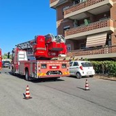 Roma, incendio a via Chiusdino: quattro persone in ospedale dopo aver inalato fumo Roma, incendio a via Chiusdino: quattro persone in ospedale dopo aver inalato fumo