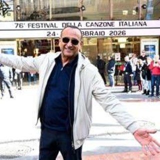 Sanremo, Carlo Conti batte il cinque: Festival 2026 tra prime volte e autocelebrazione Sanremo, Carlo Conti batte il cinque: Festival 2026 tra prime volte e autocelebrazione