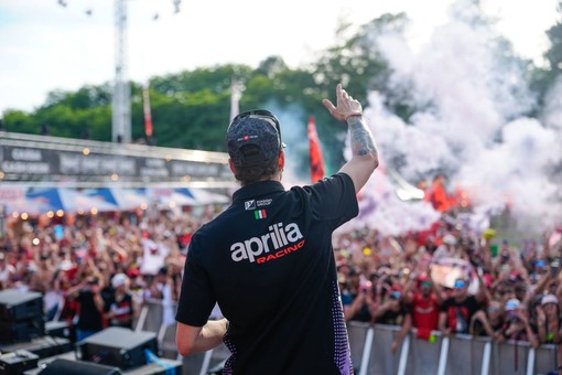 Bezzecchi vince il Gran Premio d’Italia davanti a Martin e Bagnaia Bezzecchi vince il Gran Premio d’Italia davanti a Martin e Bagnaia