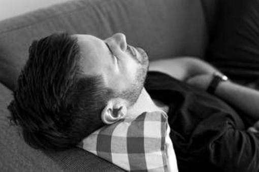 Caldo record, lo psicologo: "Stress fisico e mentale da afa persistente, 4 consigli contro l'irritabilità" Caldo record, lo psicologo: "Stress fisico e mentale da afa persistente, 4 consigli contro l'irritabilità"