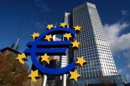 Bce lascia tassi invariati al 2%: &quot;Contesto resta eccezionalmente incerto&quot;