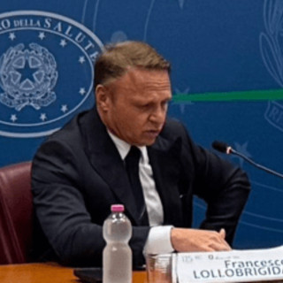 Lollobrigida: &quot;Tutelare miele italiano da prodotti scadenti di Paesi extra Ue&quot;
