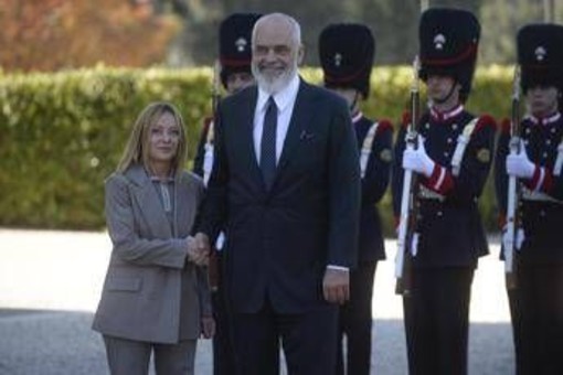 Migranti, Meloni: &quot;Protocollo Albania funzionerà con nuovo patto asilo&quot;