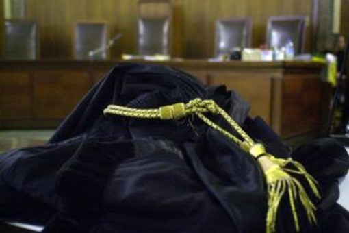 Investe e uccide un poliziotto, positivo a alcol e cocaina: condannato a 10 anni Investe e uccide un poliziotto, positivo a alcol e cocaina: condannato a 10 anni