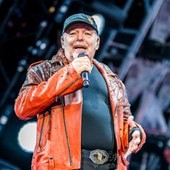 Vasco Rossi, il figlio Luca compie 35 anni: "Gli auguro tanta gioia e salute" Vasco Rossi, il figlio Luca compie 35 anni: "Gli auguro tanta gioia e salute"