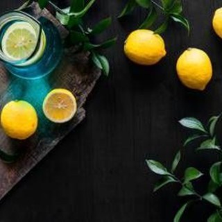 Bere acqua e limone al mattino fa bene? Cosa dice lo scienziato