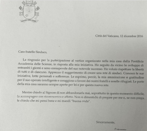 Papa Francesco, la lettera a Mimmo Lucano: &quot;Ammiro la sua azione coraggiosa&quot;