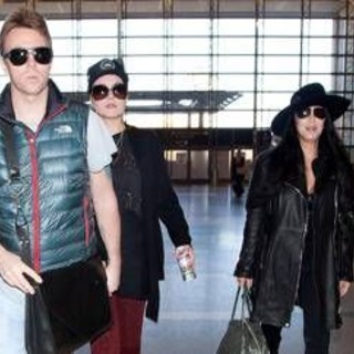 Cher, il figlio Elijah ricoverato in ospedale per overdose: &quot;Fortunato a essere vivo&quot;