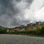 Maltempo al Nord, voli dirottati per forti temporali. Violento nubifragio a Como