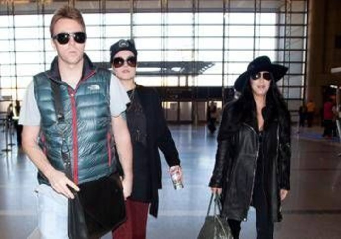 Cher, il figlio Elijah ricoverato in ospedale per overdose: &quot;Fortunato a essere vivo&quot;