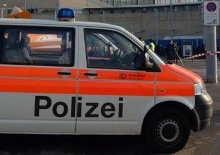 Svizzera, accoltella tre persone gridando 'Allah Akbar': arrestato Svizzera, accoltella tre persone gridando 'Allah Akbar': arrestato