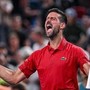 Djokovic si fa male ma vola ai quarti: Munar battuto a Shanghai